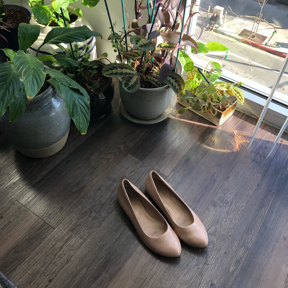 Aerosoles nude patent leather flats